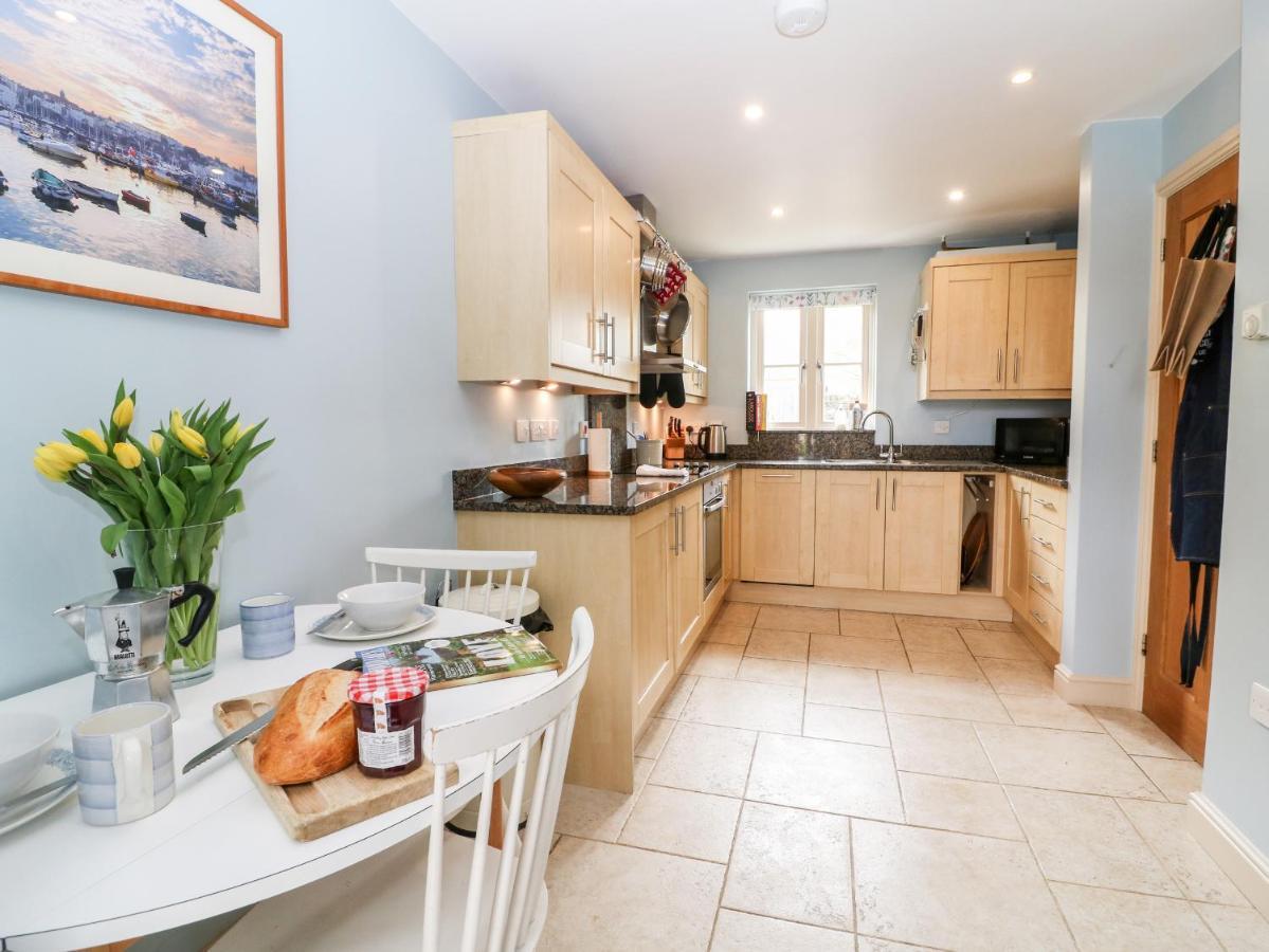 3 Painters Field Villa Cirencester Exterior photo