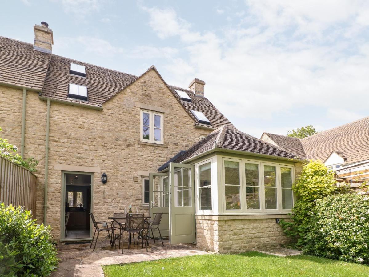 3 Painters Field Villa Cirencester Exterior photo