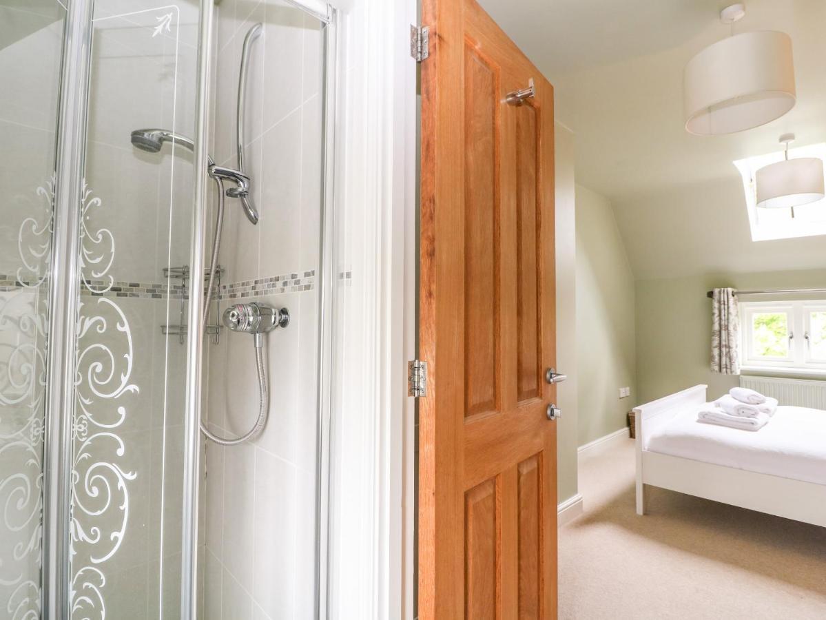 3 Painters Field Villa Cirencester Exterior photo